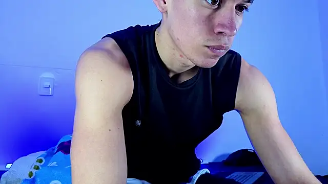 Luke Muscle online show from May 25, 1:06 pm