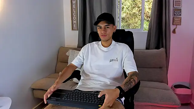 Snapshot of NickCopeer_ chatting on July 17, 1:07 pm NickCopeer online show from July 17, 1:07 pm