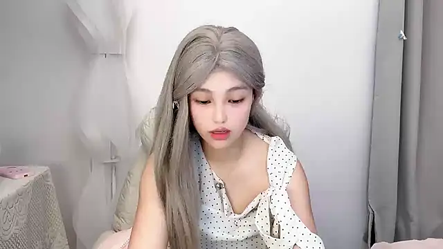 jiangjiang2005 online show from June 25, 11:59 am