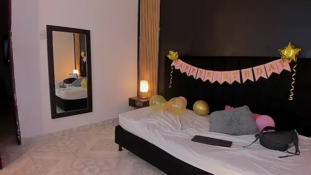 twodolls18 online show from May 30, 5:04 am