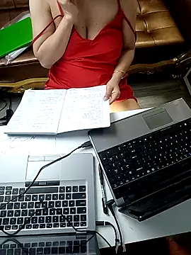 Snapshot of Julie-Rosee chatting on May 24, 3:55 am Julie-Rosee online show from May 24, 3:55 am