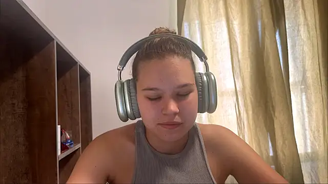 Snapshot of HellyRay chatting on July 10, 12:08 pm HellyRay online show from July 10, 12:08 pm