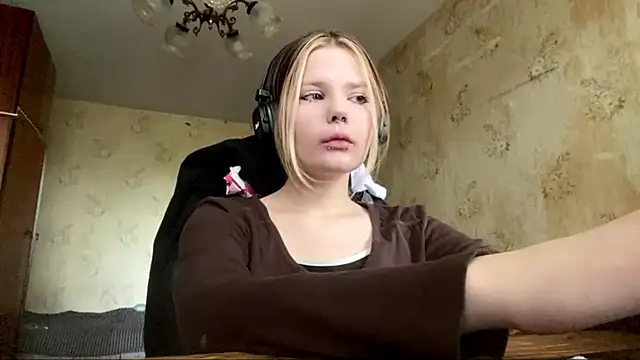 SusanaLeichty online show from May 28, 7:27 am