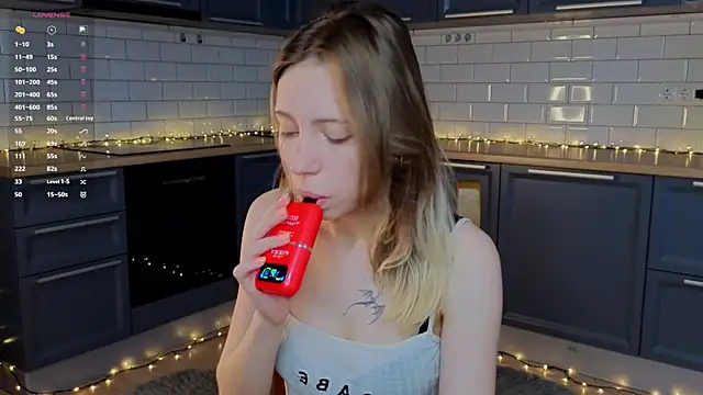 BlondeKelly online show from June 2, 4:20 pm
