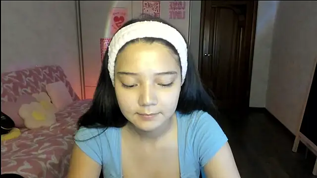 Snapshot of milana_marttt chatting on July 13, 2:31 pm milana marttt online show from July 13, 2:31 pm