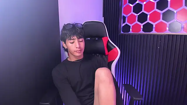 SantyFoxxs online show from July 3, 3:35 am