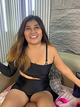 Snapshot of LyraMilano chatting on June 23, 1:09 pm LyraMilano online show from June 23, 1:09 pm