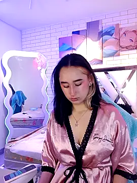 Lua bloom  online show from June 9, 4:35 am
