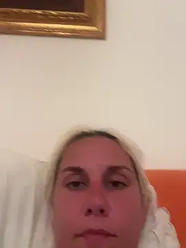 Sofia beee online show from July 3, 9:21 pm