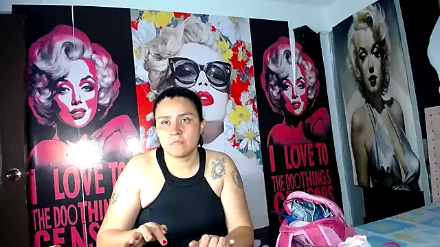 BaddieLuxe  online show from May 26, 10:33 am