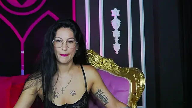 Snapshot of Areina chatting on June 25, 4:34 am Areina online show from June 25, 4:34 am