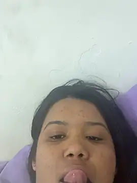 Eumileninha online show from August 5, 7:28 pm