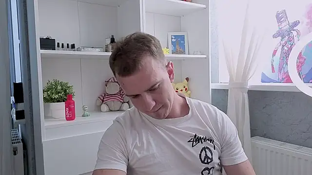 Max Kunn online show from June 18, 4:57 am