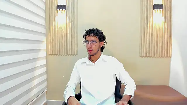 Snapshot of LEO_SANZ66 chatting on June 4, 12:22 pm LEO SANZ66 online show from June 4, 12:22 pm