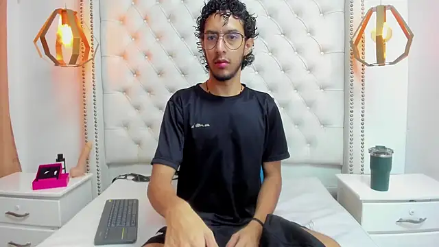 Snapshot of LEO_SANZ66 chatting on June 23, 12:25 pm LEO SANZ66 online show from June 23, 12:25 pm