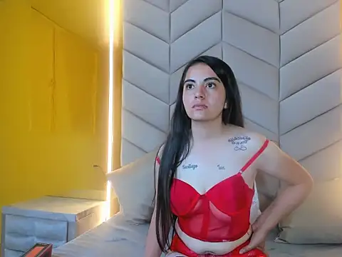 lauraura online show from May 26, 8:21 am