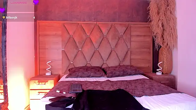 HottieVeroo  online show from July 6, 8:11 pm