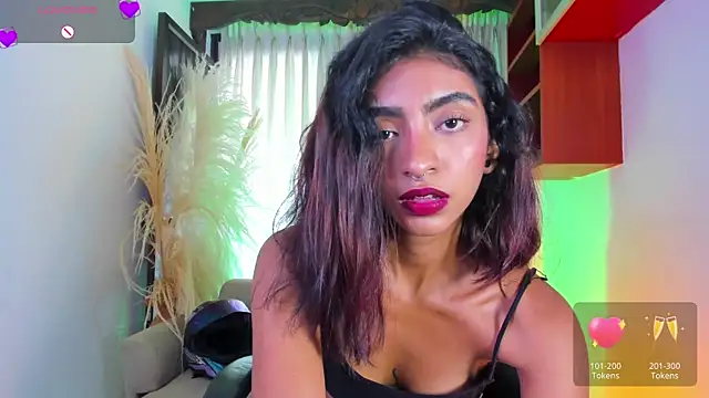 HottieVeroo  online show from July 25, 8:17 pm