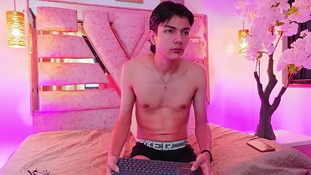 Liamdelrey online show from June 26, 10:41 am
