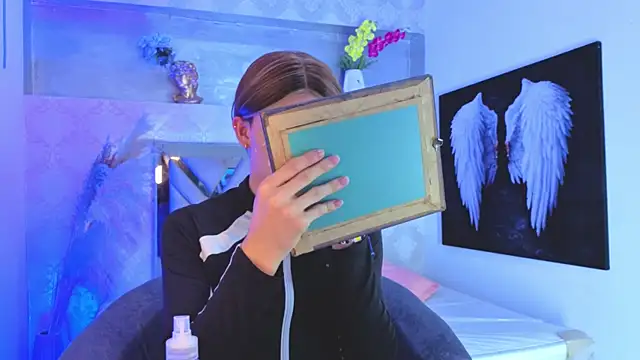 Snapshot of zarina_winslow chatting on July 1, 8:19 pm zarina winslow online show from July 1, 8:19 pm