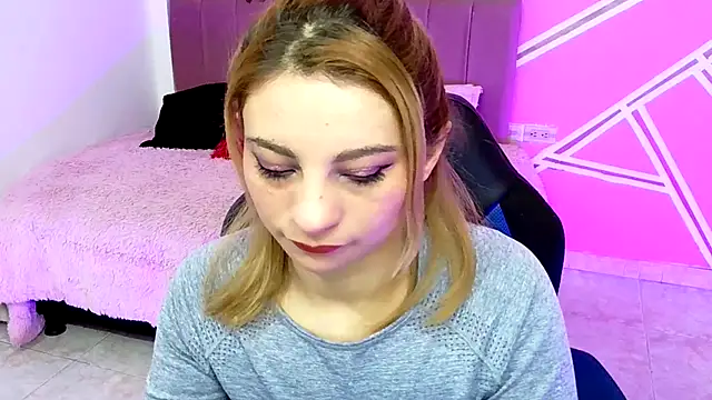 Snapshot of Barbie__sweet chatting on June 4, 12:44 pm Barbie sweet online show from June 4, 12:44 pm