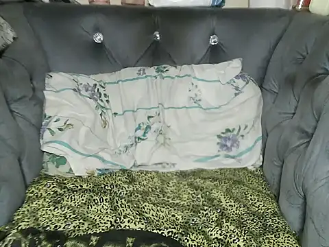 Silky aura online show from July 3, 12:33 pm
