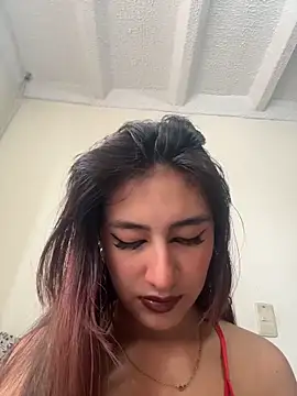 velariasoft  online show from June 14, 6:21 pm