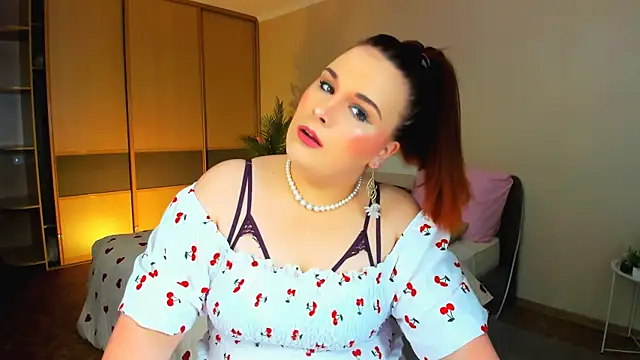 OliviaTwens online show from June 19, 10:08 am