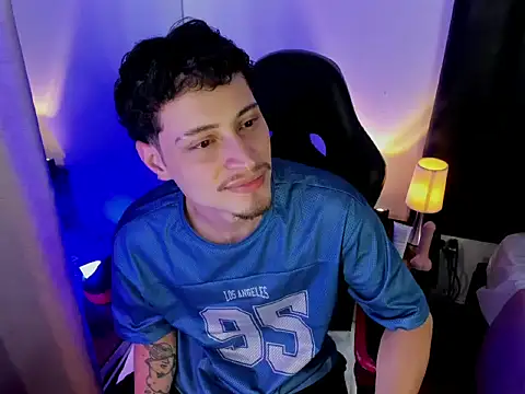 Alexlux1 online show from May 30, 7:44 pm