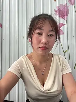 Snapshot of Ure_sexy chatting on June 7, 2:27 am Ure sexy online show from June 7, 2:27 am
