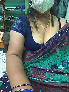 Snapshot of Tamil-kaviya98 chatting on August 5, 10:01 pm Tamil-kaviya98 online show from August 5, 10:01 pm