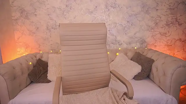Snapshot of LilitMurrr chatting on June 18, 12:53 pm LilitMurrr online show from June 18, 12:53 pm