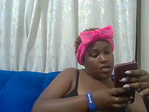 Snapshot of Bigchocoboobs chatting on May 28, 4:15 pm Bigchocoboobs online show from May 28, 4:15 pm