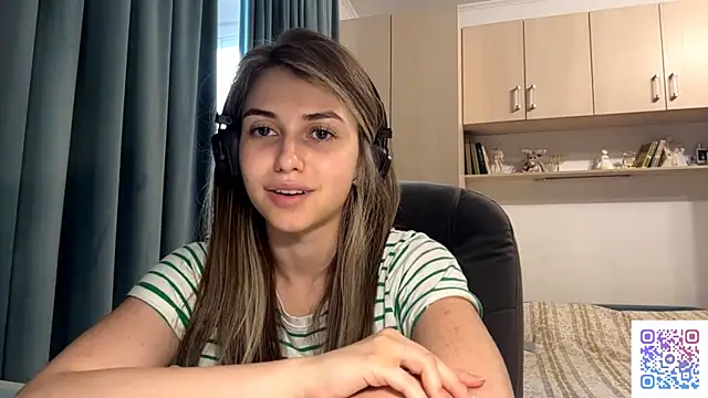 Snapshot of CameTruce chatting on July 11, 4:21 pm CameTruce online show from July 11, 4:21 pm