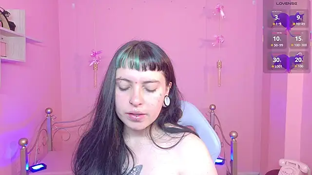 Snapshot of _sofia_smth_xx chatting on June 18, 1:15 pm sofia smth xx online show from June 18, 1:15 pm