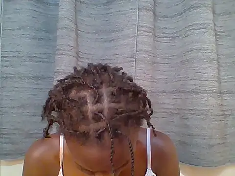 Snapshot of Sweet_quincy chatting on June 14, 6:43 pm Sweet quincy online show from June 14, 6:43 pm