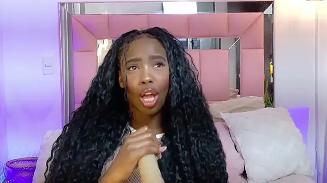 Nia Williams online show from June 18, 5:06 pm