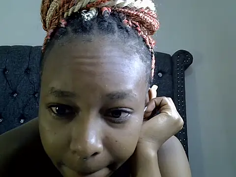 cocolaurah online show from June 21, 3:20 am