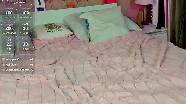Snapshot of KristinaMay chatting on July 7, 6:47 am KristinaMay online show from July 7, 6:47 am