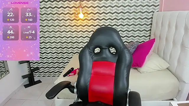 ZOEMARTINS1 online show from June 6, 12:21 pm