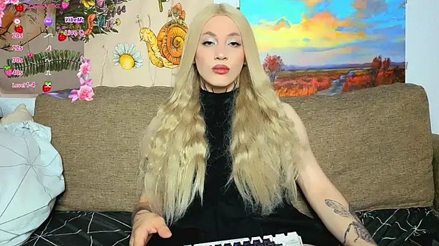 Snapshot of Chloecherry chatting on July 3, 6:14 pm Chloecherry online show from July 3, 6:14 pm