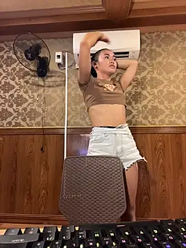 bigcock janine online show from August 1, 2:55 am
