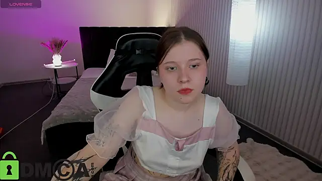 Kylie-Voss online show from July 16, 3:01 am