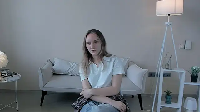 JenevaLitalien online show from May 30, 10:23 am
