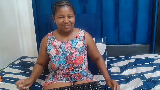 Mellowkittyyellow online show from June 14, 4:42 pm