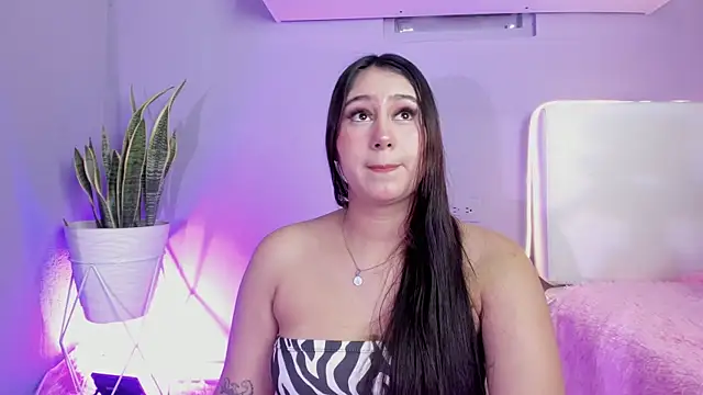 Snapshot of Allison_Peach chatting on June 19, 8:23 pm Allison Peach online show from June 19, 8:23 pm