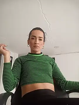 Snapshot of Hanna_long chatting on July 14, 4:23 pm Hanna long online show from July 14, 4:23 pm