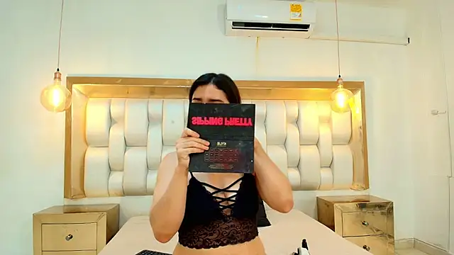 Snapshot of LizzyRaven chatting on July 2, 11:38 am LizzyRaven online show from July 2, 11:38 am