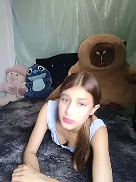Snapshot of Zoehoney_18 chatting on June 10, 4:12 am Zoehoney 18 online show from June 10, 4:12 am