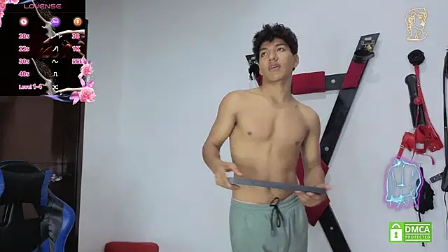 Snapshot of Maximiliano_Young chatting on June 19, 1:04 pm Maximiliano Young online show from June 19, 1:04 pm